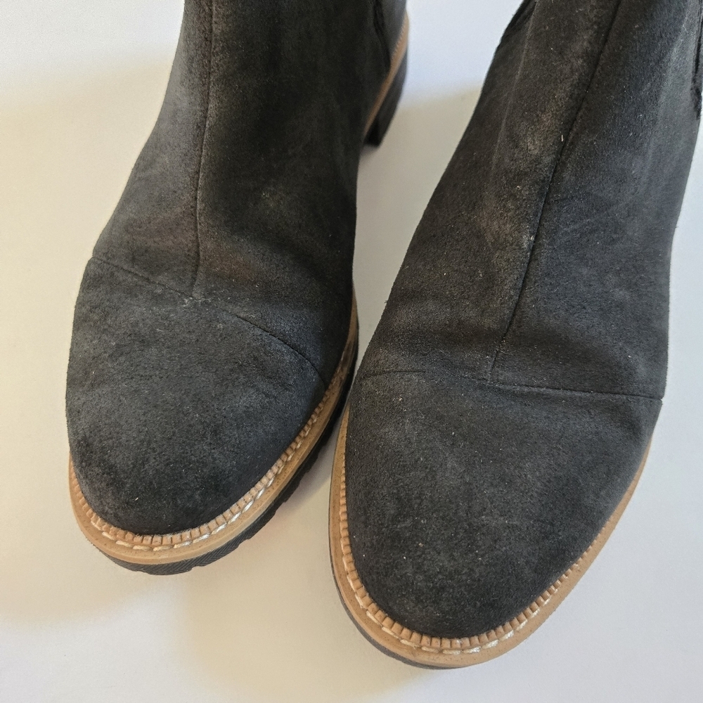 Toms Dakota black suede chelsea ankle boots sz 7 - Picture 2 of 6